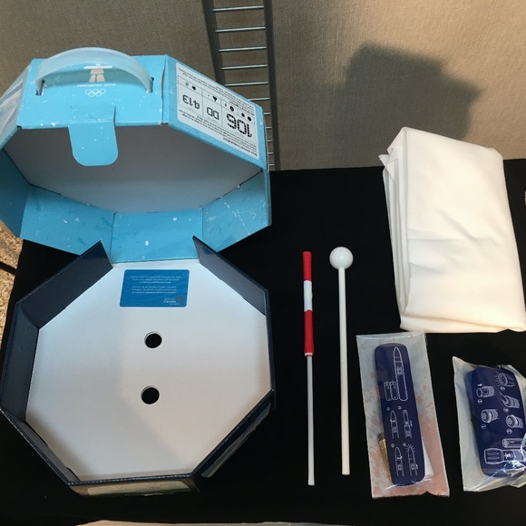 NWT Official Vancouver Olympics Participation Kit - Picture 3 of 5